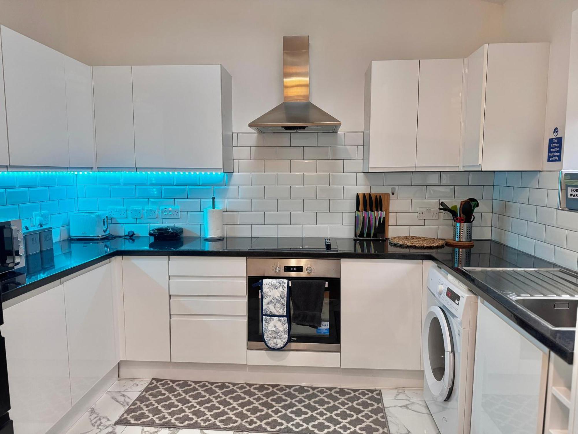 Modern 1-Bed Apt 30Min To Central London & Parking Экстерьер фото