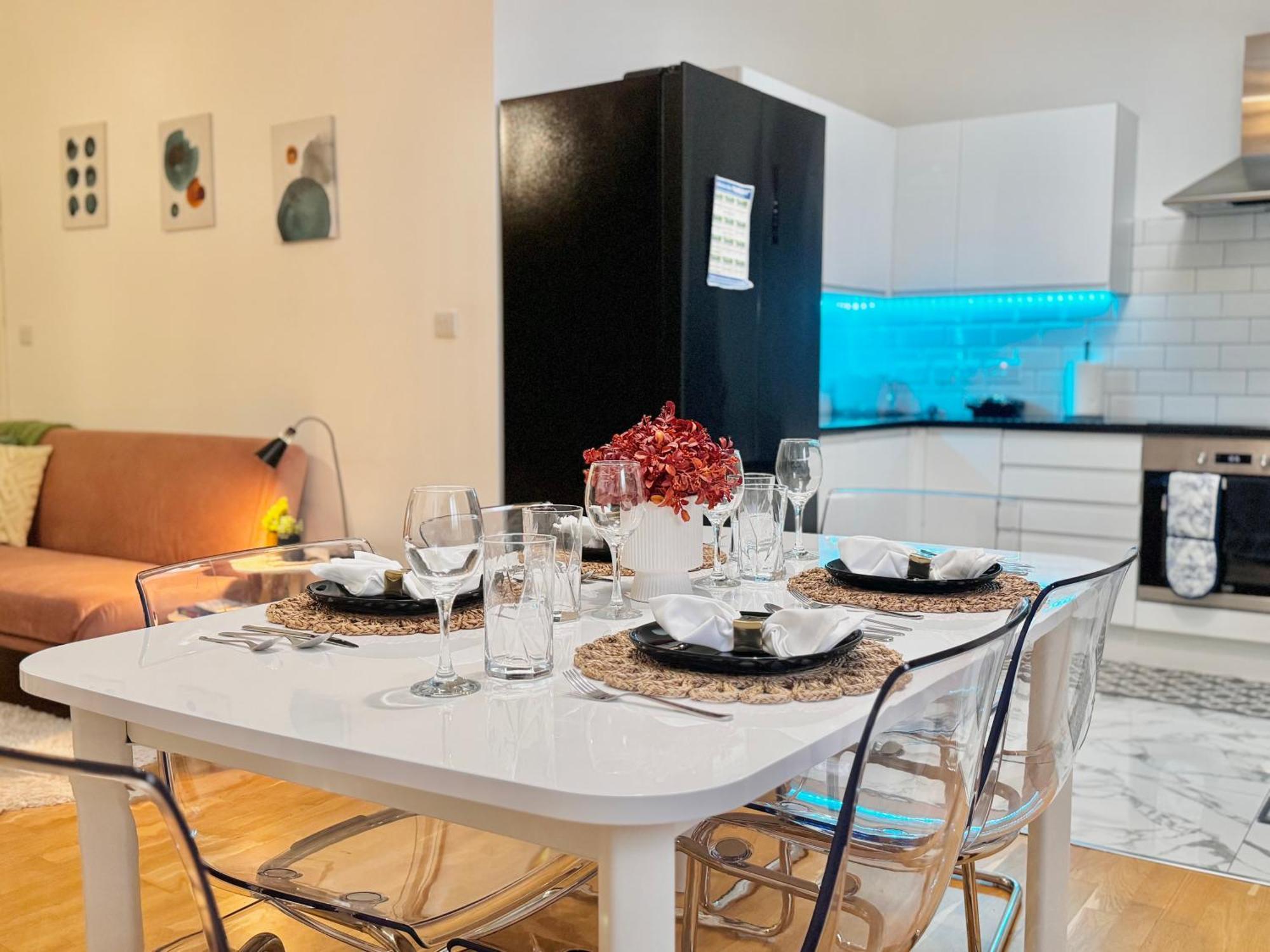 Modern 1-Bed Apt 30Min To Central London & Parking Экстерьер фото