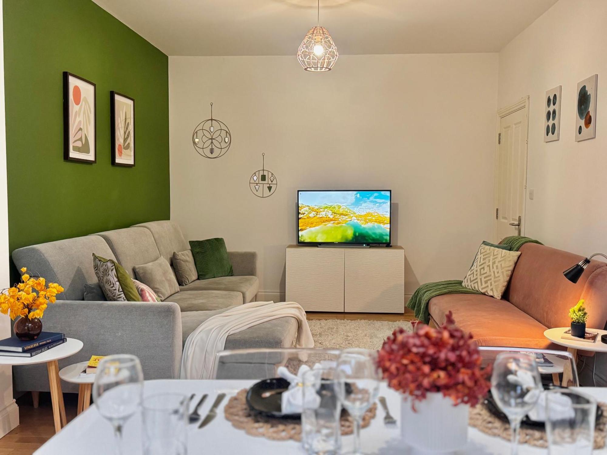 Modern 1-Bed Apt 30Min To Central London & Parking Экстерьер фото