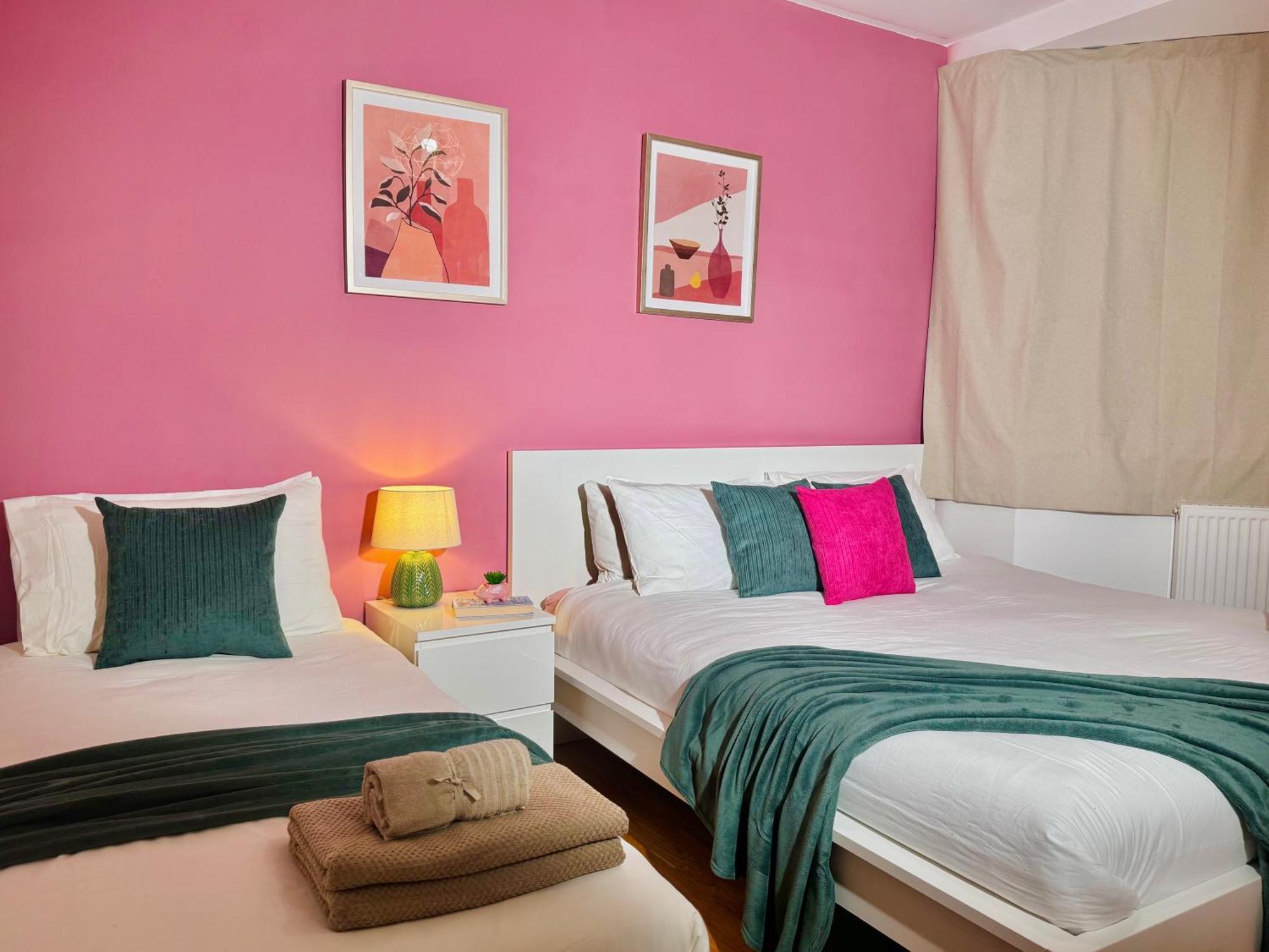 Modern 1-Bed Apt 30Min To Central London & Parking Экстерьер фото
