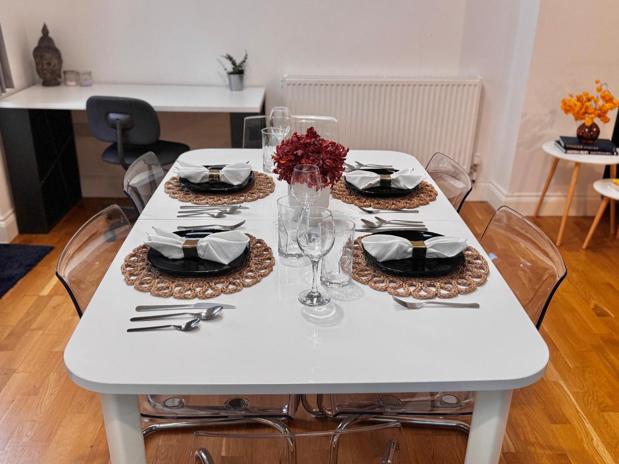 Modern 1-Bed Apt 30Min To Central London & Parking Экстерьер фото