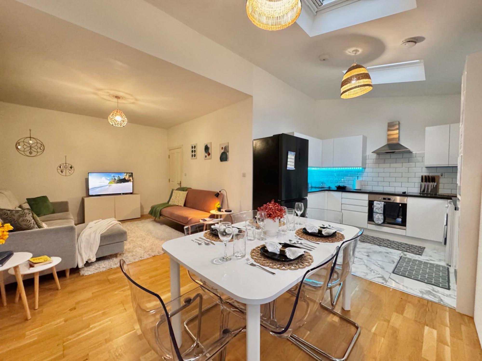 Modern 1-Bed Apt 30Min To Central London & Parking Экстерьер фото