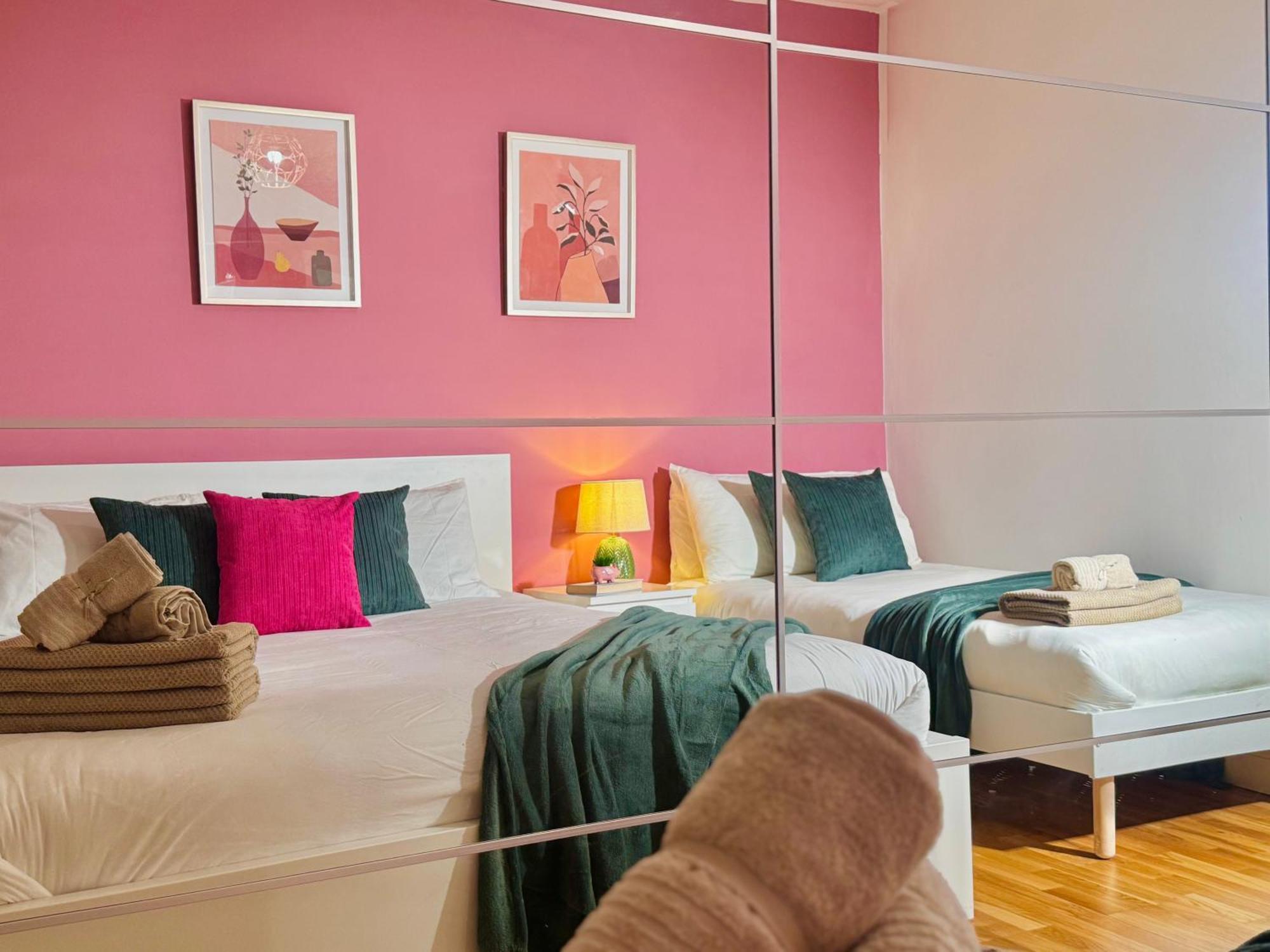 Modern 1-Bed Apt 30Min To Central London & Parking Экстерьер фото