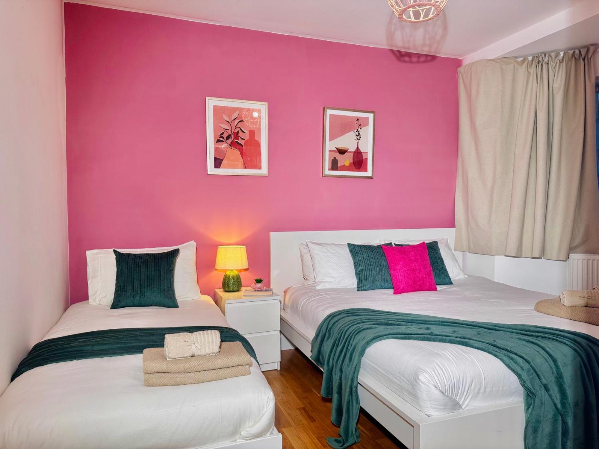 Modern 1-Bed Apt 30Min To Central London & Parking Экстерьер фото