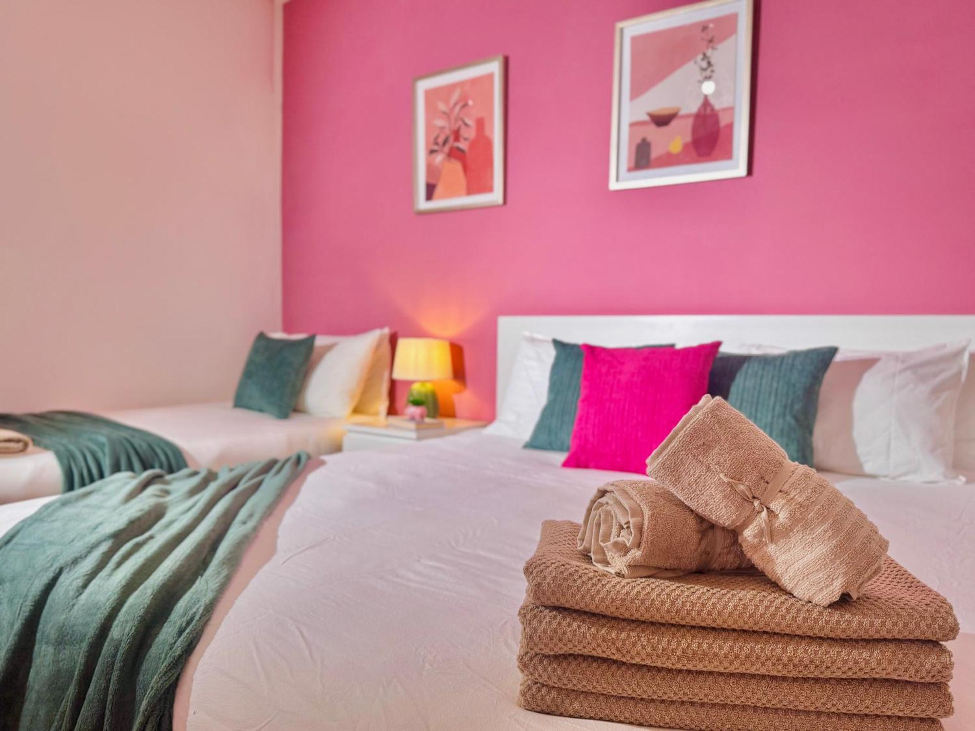Modern 1-Bed Apt 30Min To Central London & Parking Экстерьер фото