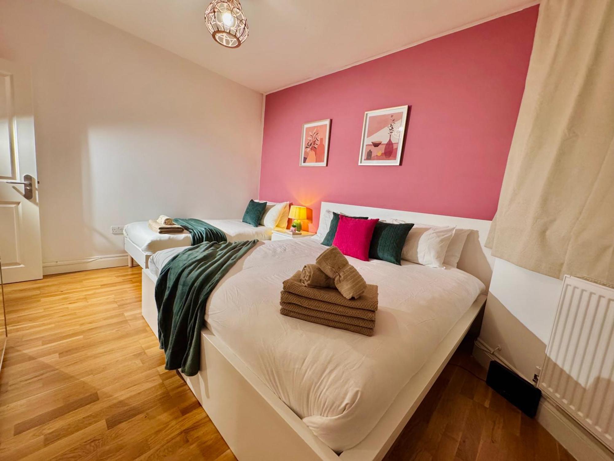 Modern 1-Bed Apt 30Min To Central London & Parking Экстерьер фото