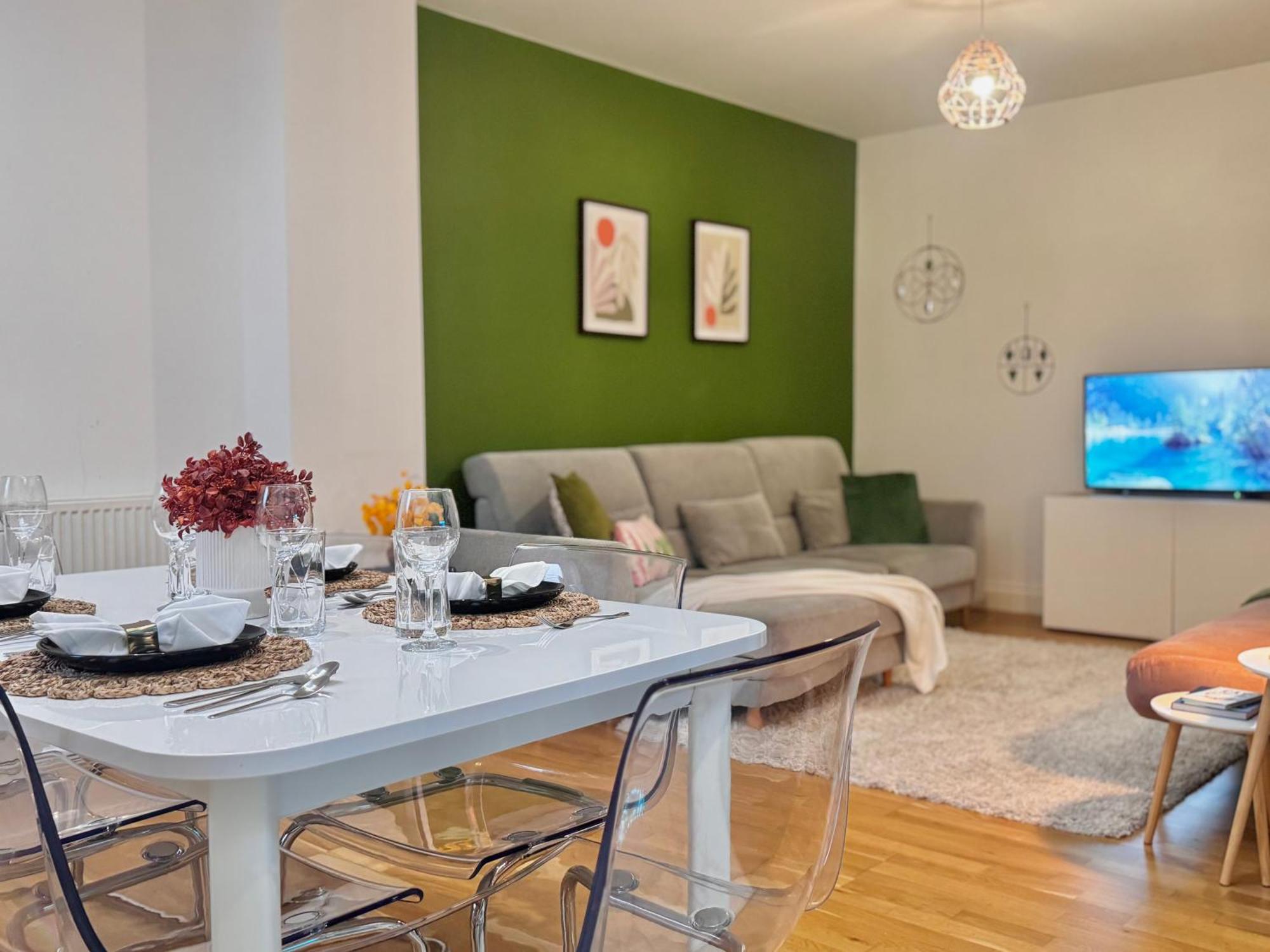 Modern 1-Bed Apt 30Min To Central London & Parking Экстерьер фото
