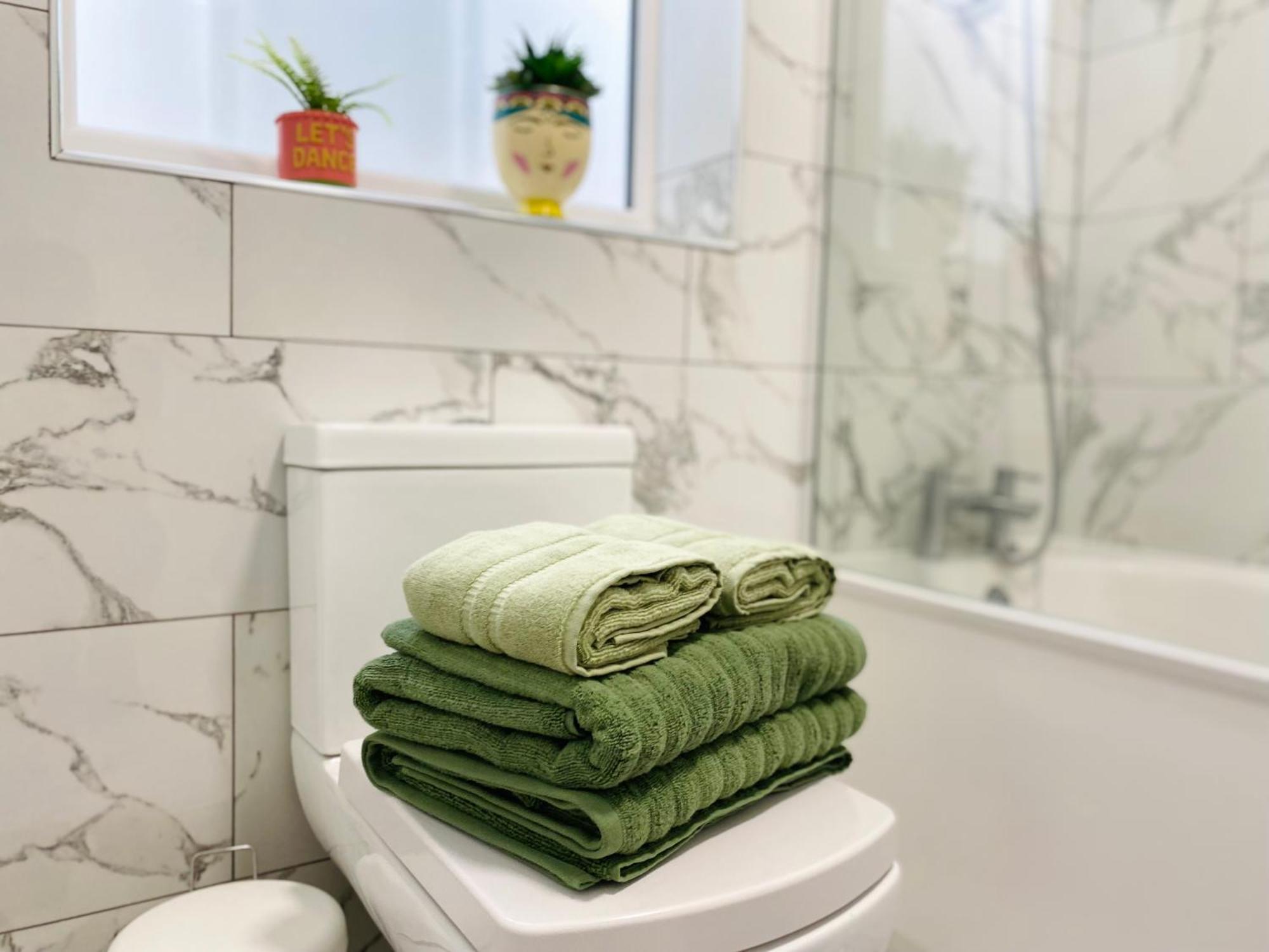 Modern 1-Bed Apt 30Min To Central London & Parking Экстерьер фото