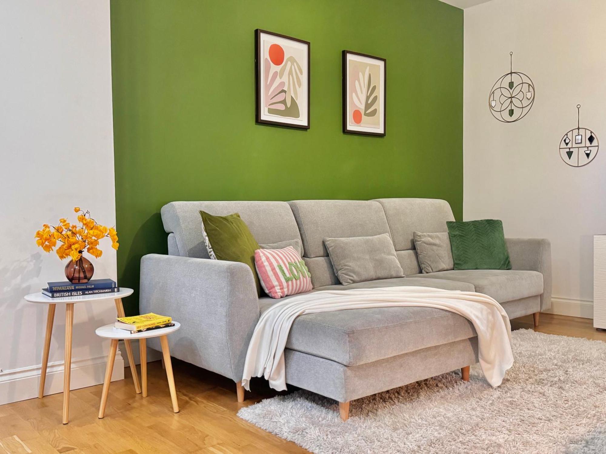 Modern 1-Bed Apt 30Min To Central London & Parking Экстерьер фото
