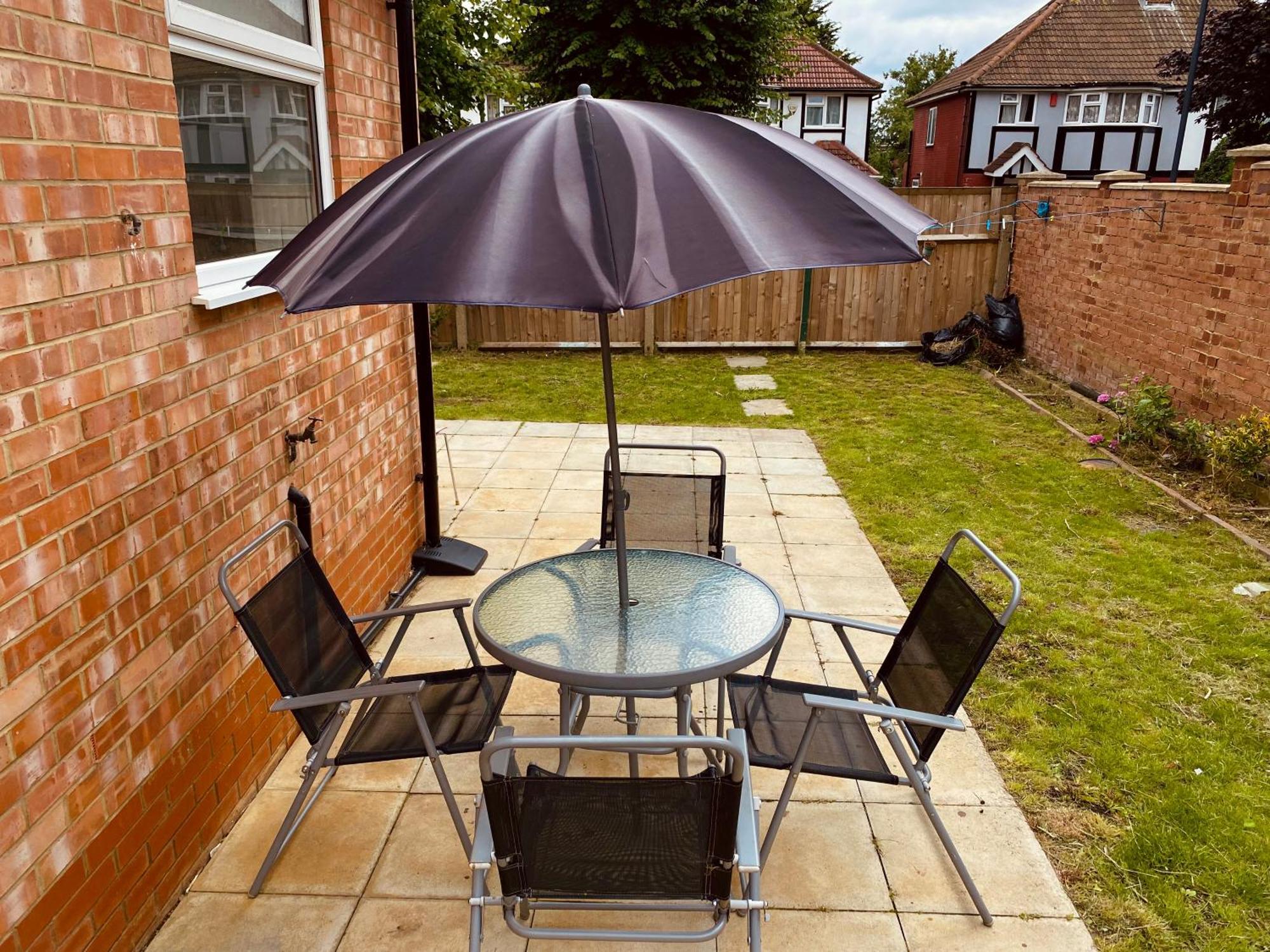 Modern 1-Bed Apt 30Min To Central London & Parking Экстерьер фото