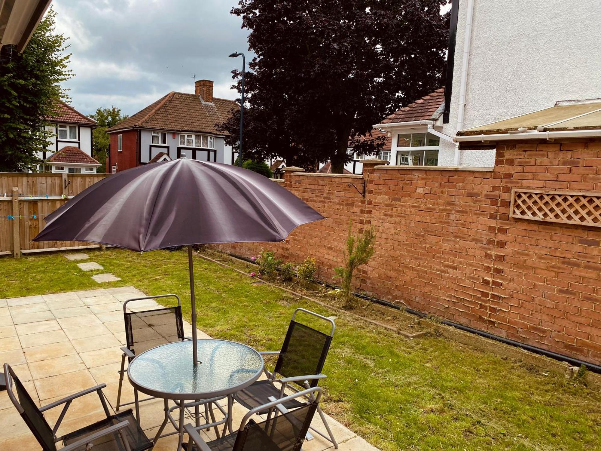 Modern 1-Bed Apt 30Min To Central London & Parking Экстерьер фото